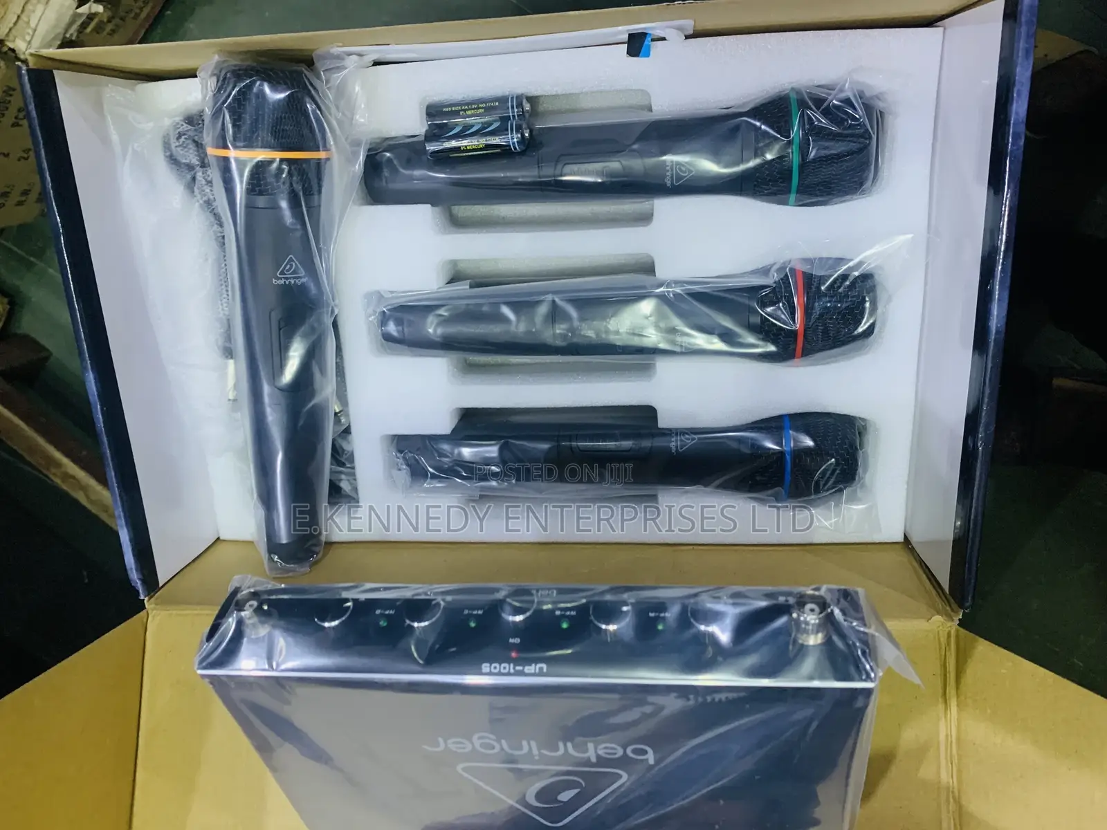 Professional 4in1 Berhringer Wireless Microphone
