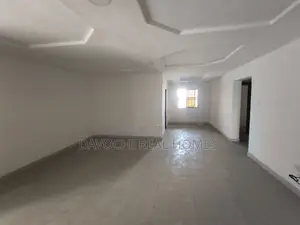 3bdrm Apartment in Orchid Road, Lekki for sale