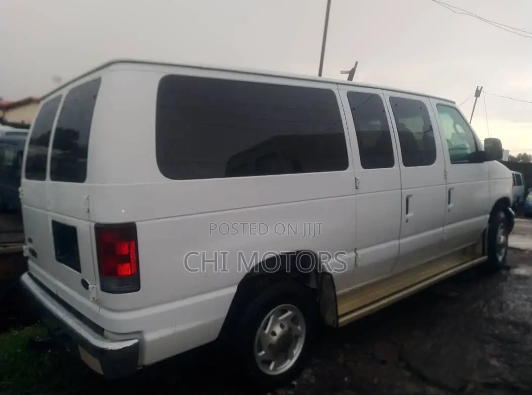Ford E350 2006 White