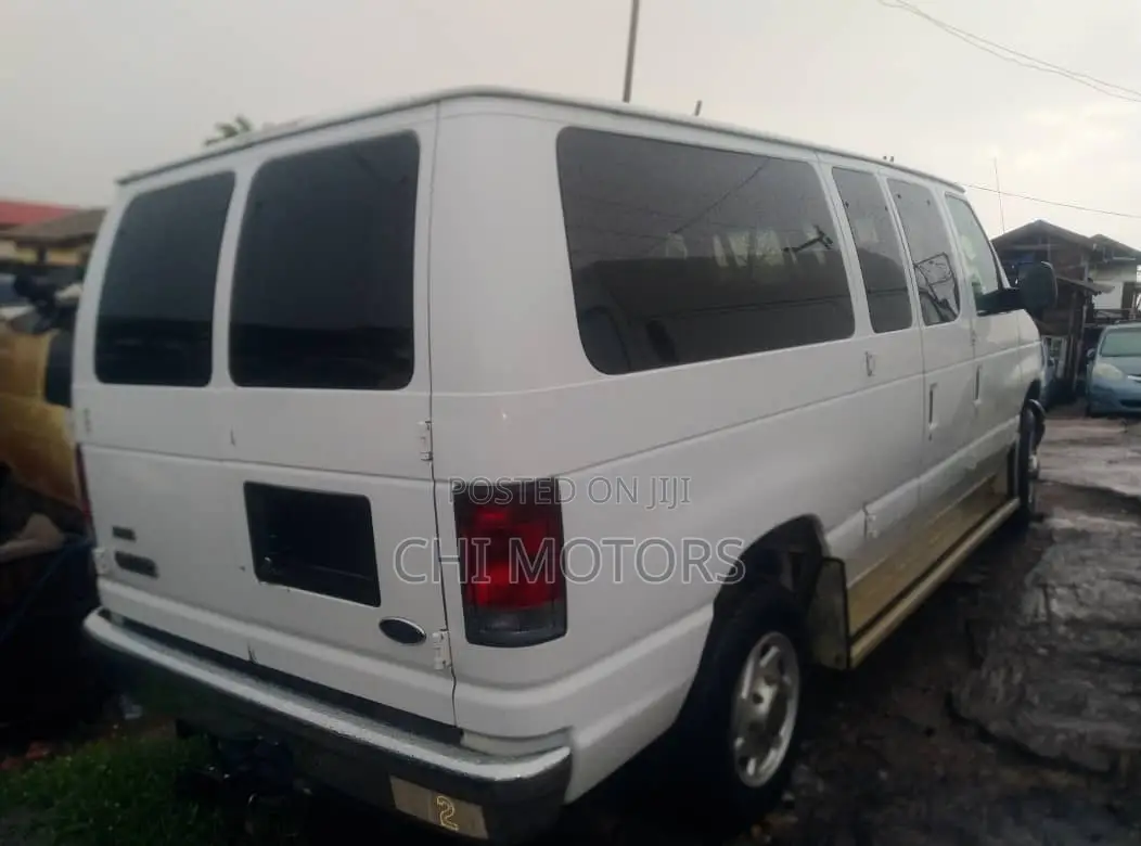Ford E350 2006 White
