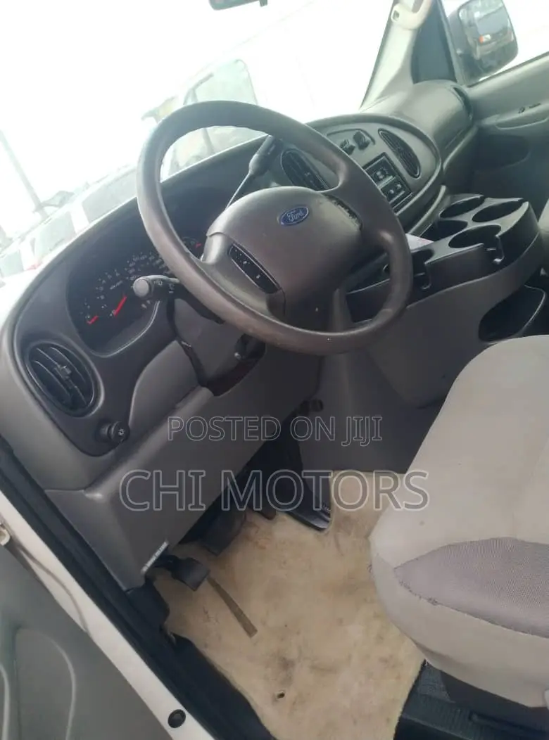 Ford E350 2006 White