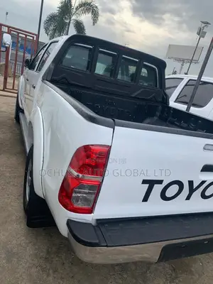 Toyota Hilux 2014 White