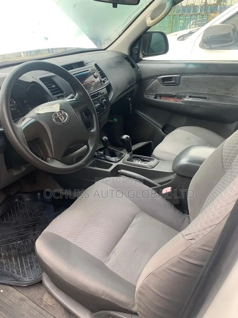 Toyota Hilux 2014 White