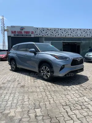 Toyota Highlander XLE 2021 Blue