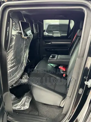 New Toyota Hilux 2024 Black