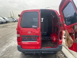 Toyota HiAce 2004 Red