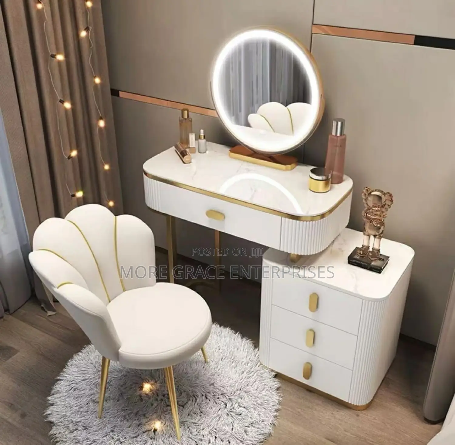 A Complete Set of Mirror Console.