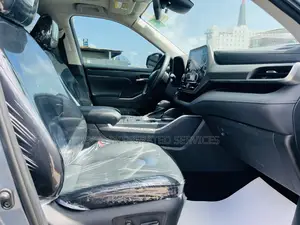 Toyota Highlander XLE 2021 Blue