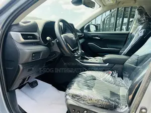 Toyota Highlander XLE 2021 Blue