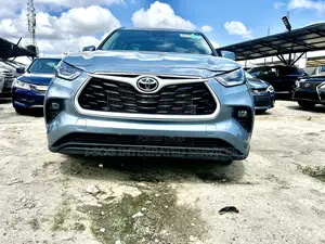Toyota Highlander XLE 2021 Blue