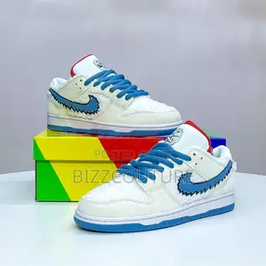 Original NIKE SB DUNK Low Sneakers Available in Store
