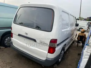 Toyota HiAce 2004 White