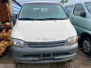 Toyota HiAce 2004 White