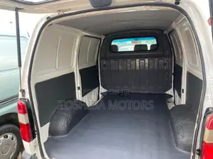 Toyota HiAce 2004 White