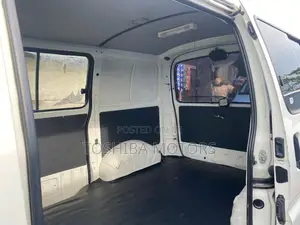 Toyota HiAce 2005 White