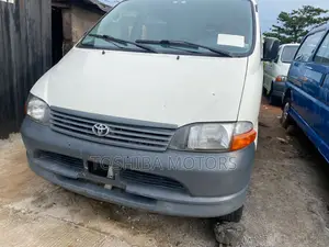 Toyota HiAce 2005 White