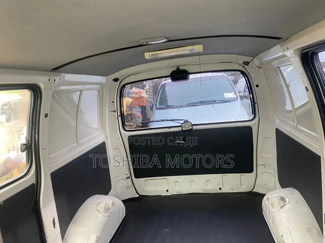 Toyota HiAce 2005 White