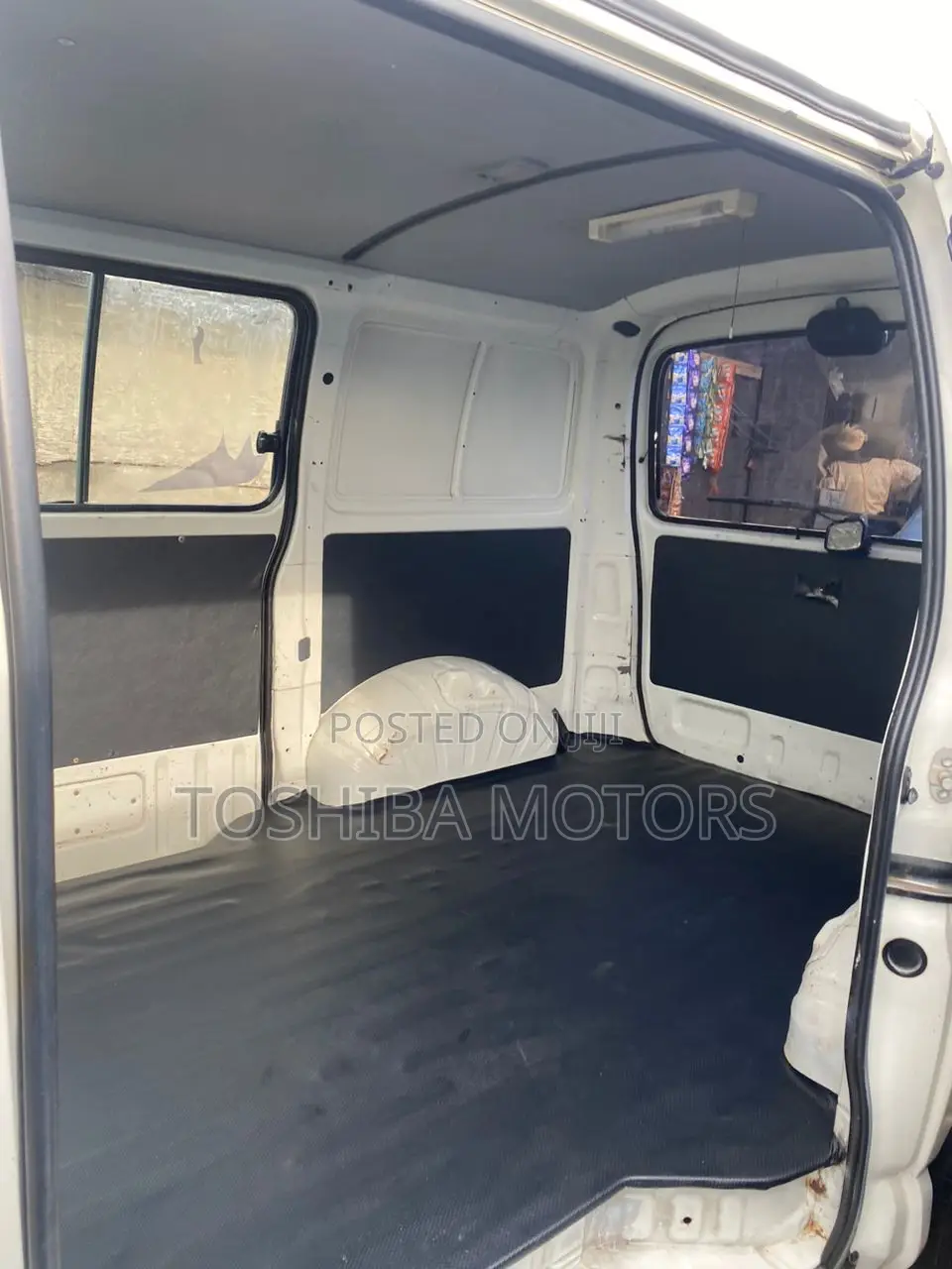 Toyota HiAce 2005 White
