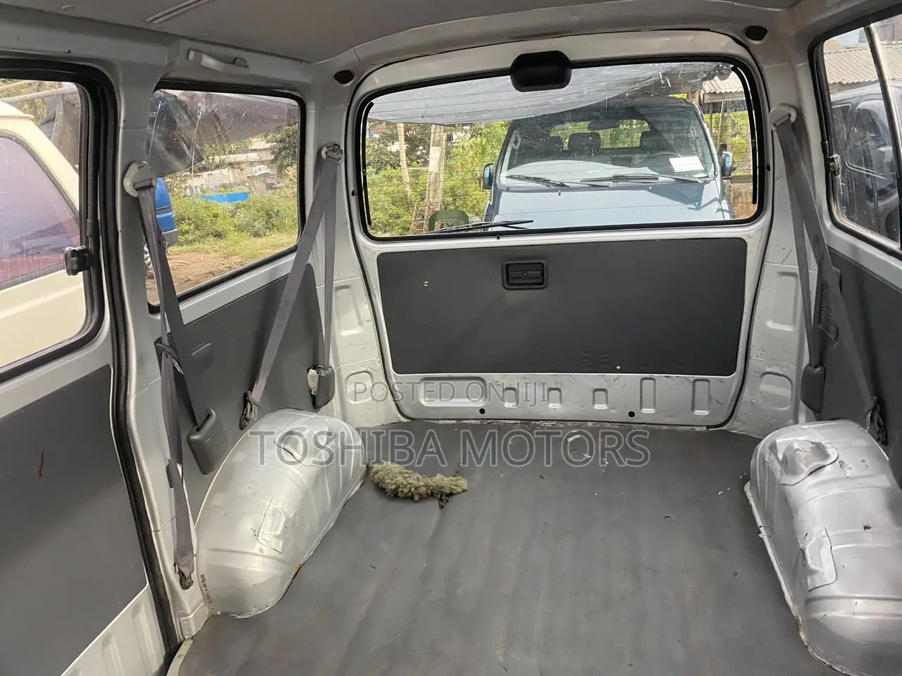 Toyota HiAce 2005 White