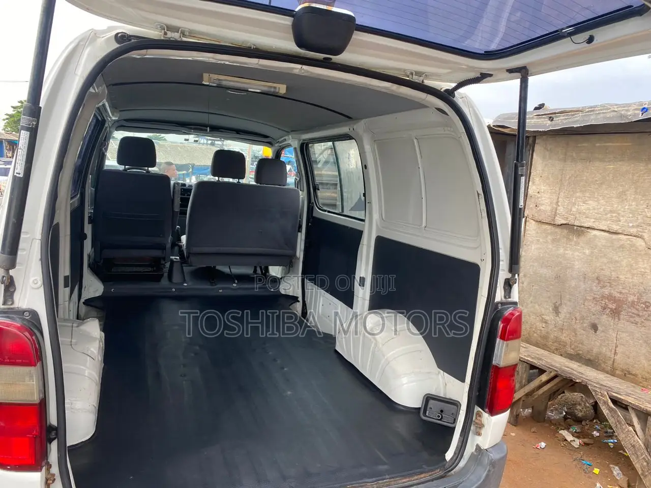 Toyota HiAce 2005 White
