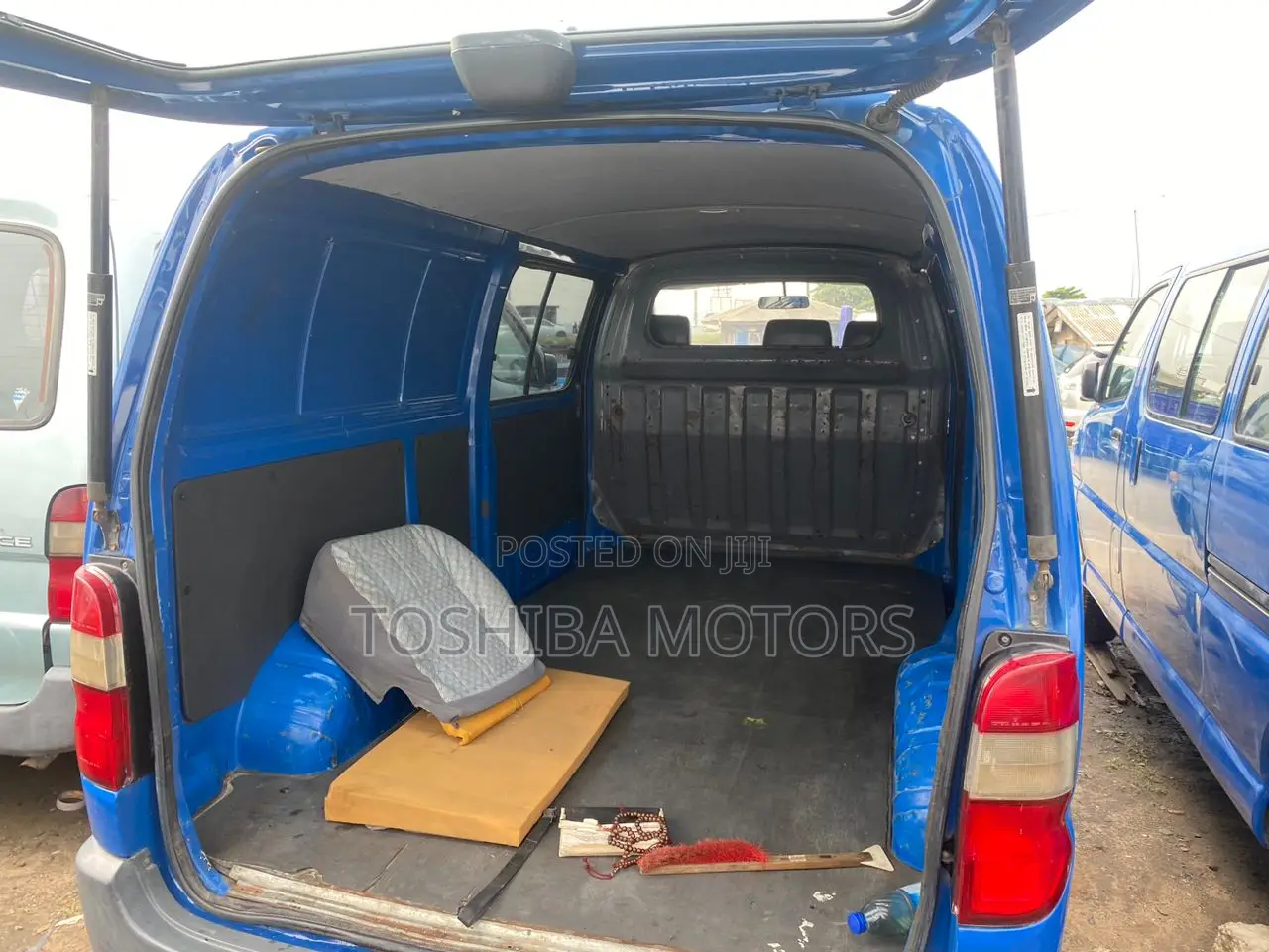 Toyota HiAce 2003 Blue