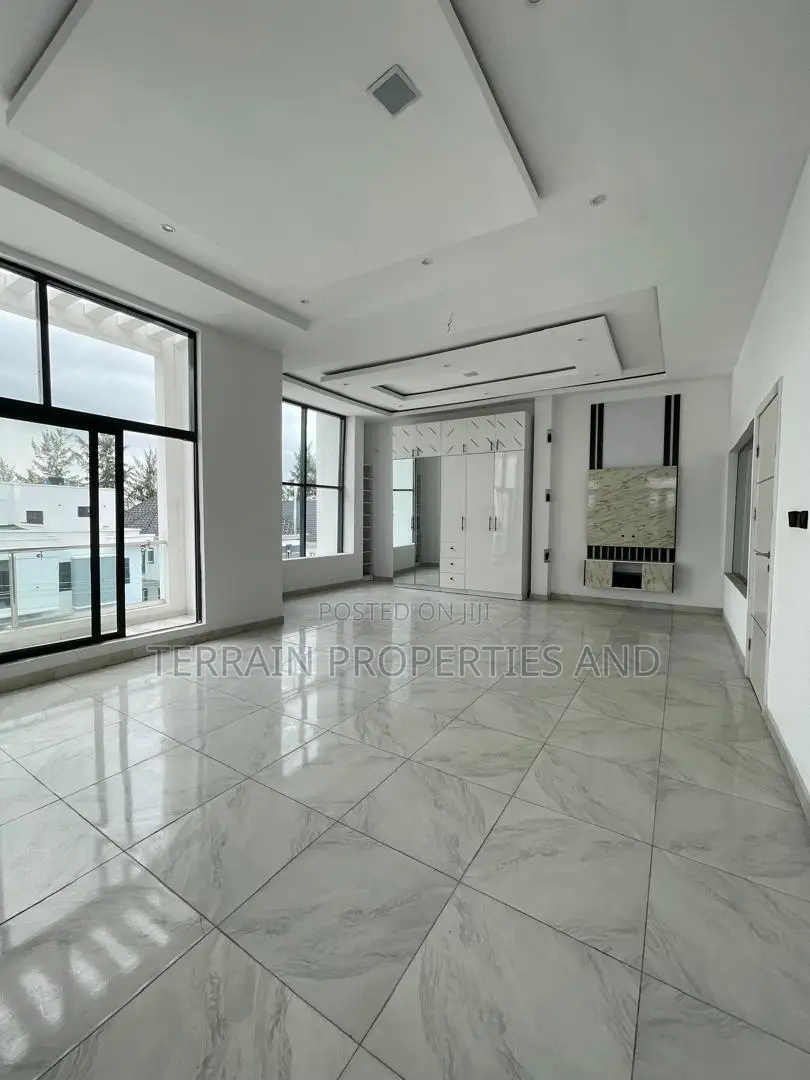 Furnished 5bdrm Duplex in Ikota for sale