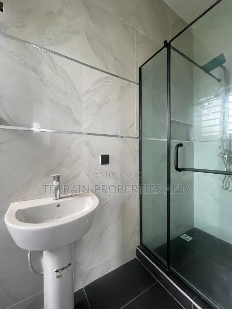 Furnished 5bdrm Duplex in Ikota for sale