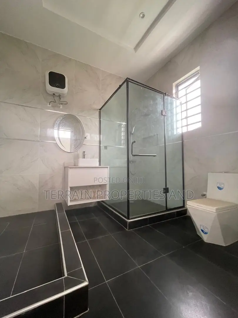 Furnished 5bdrm Duplex in Ikota for sale