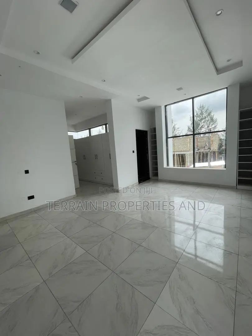 Furnished 5bdrm Duplex in Ikota for sale