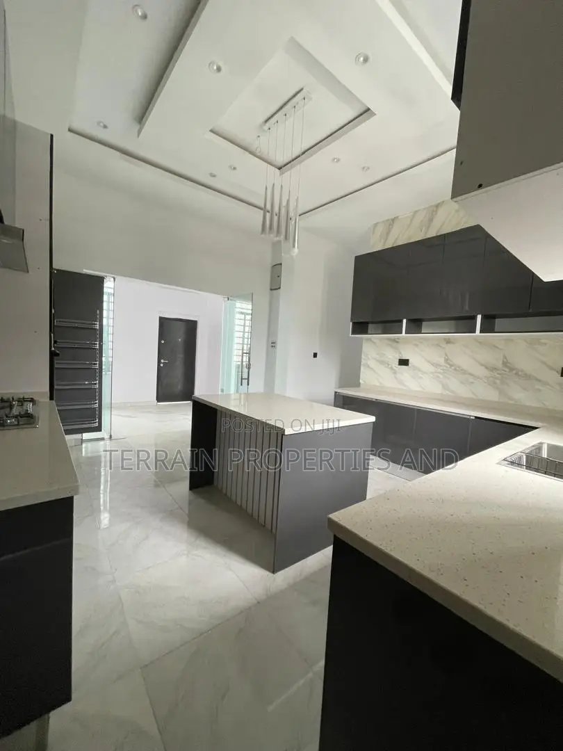 Furnished 5bdrm Duplex in Ikota for sale