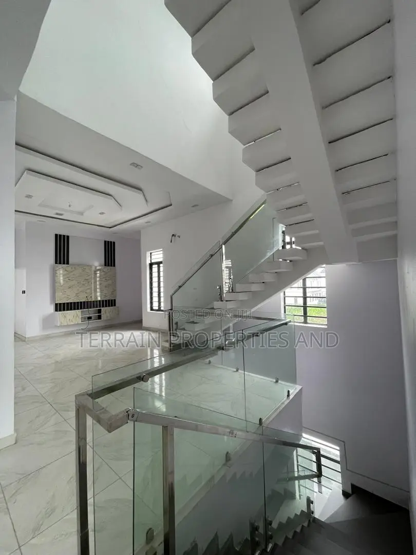 Furnished 5bdrm Duplex in Ikota for sale