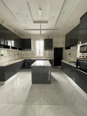 Furnished 5bdrm Duplex in Ikota for sale