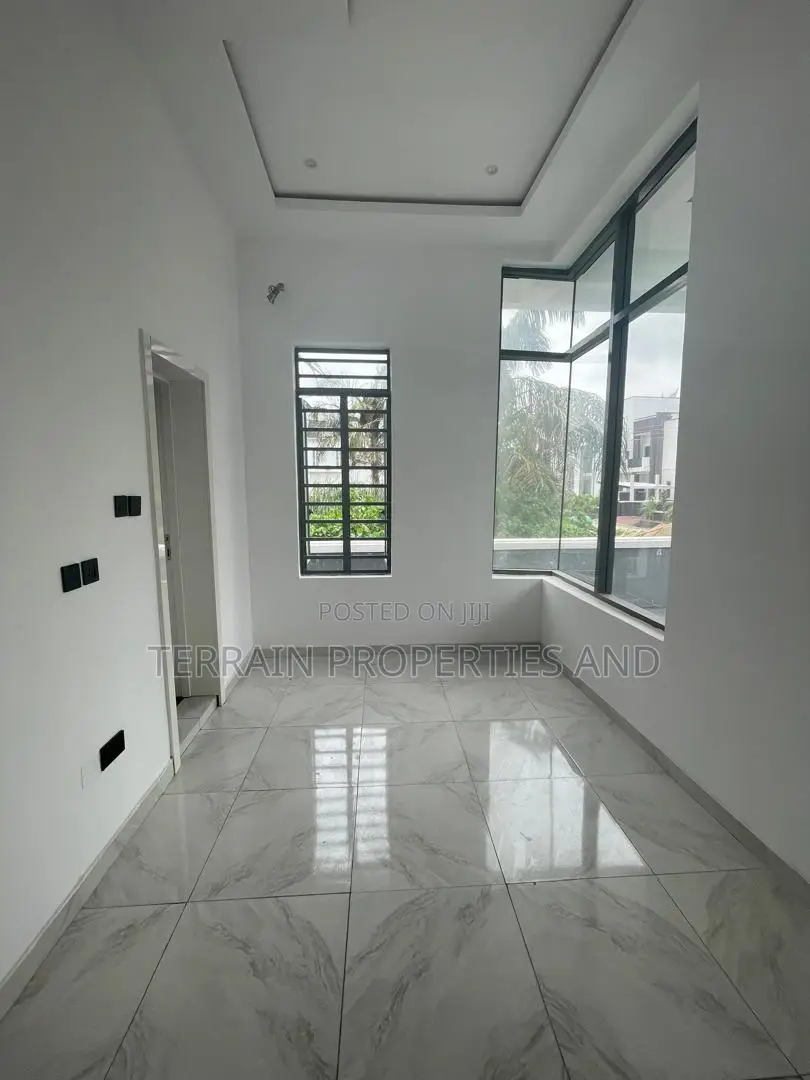 Furnished 5bdrm Duplex in Ikota for sale