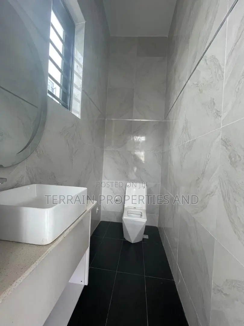 Furnished 5bdrm Duplex in Ikota for sale