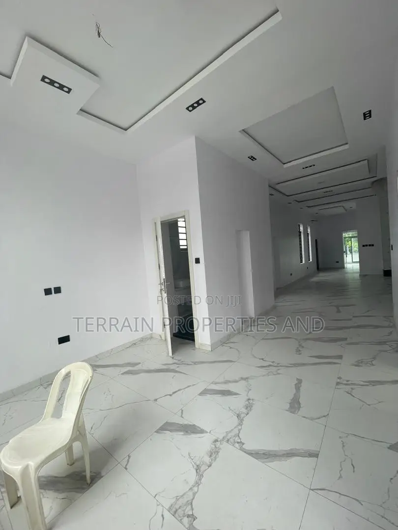 Furnished 5bdrm Duplex in Ikota for sale