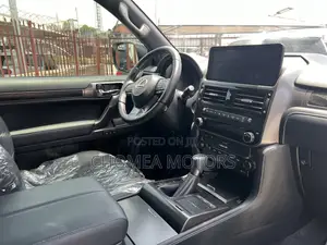 Lexus GX 460 AWD 2022 White