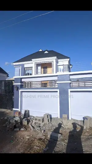 4bdrm Duplex in , Graceland Estate for sale