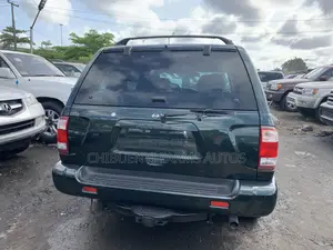 Nissan Pathfinder Automatic 2001 Green