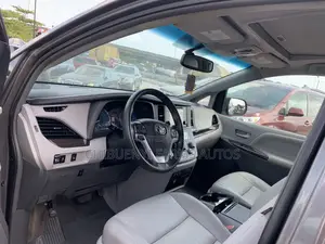 Toyota Sienna 2015 Gray