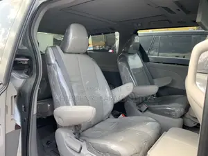 Toyota Sienna Limited AWD 7-Passenger 2013 Silver
