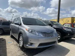 Toyota Sienna Limited AWD 7-Passenger 2013 Silver