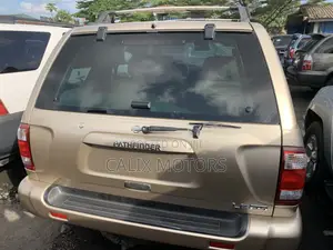 Nissan Pathfinder 2002 Gold