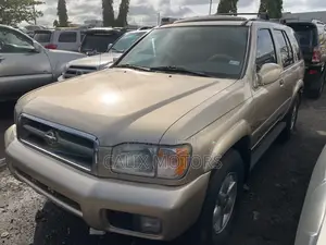 Nissan Pathfinder 2002 Gold
