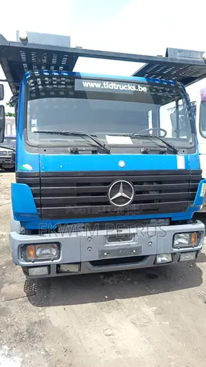 Multiple Vehicles Carrier Transit Recovery Trucks