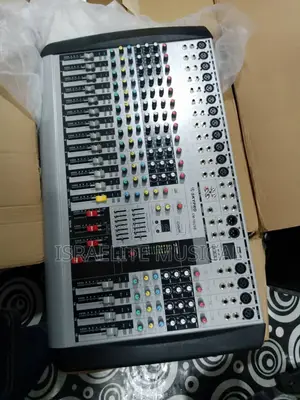 Quality Yamaha 16 Channels White Face Mixer