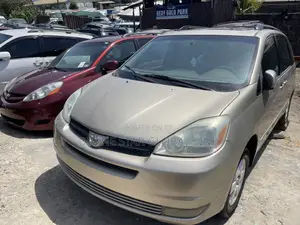 Toyota Sienna LE AWD 2005 Gold