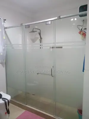 Standard Design Shower Cubicle With Tampered Glass