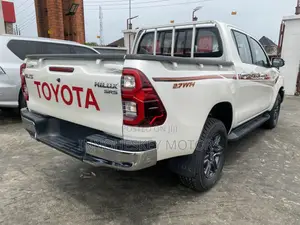 New Toyota Hilux 2022 White