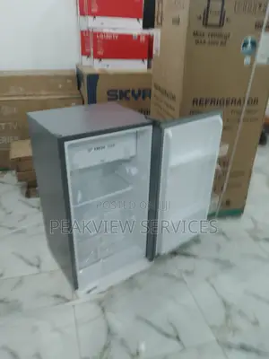 Spanking New (093dr) Hisense Refrigerator+Shelves
