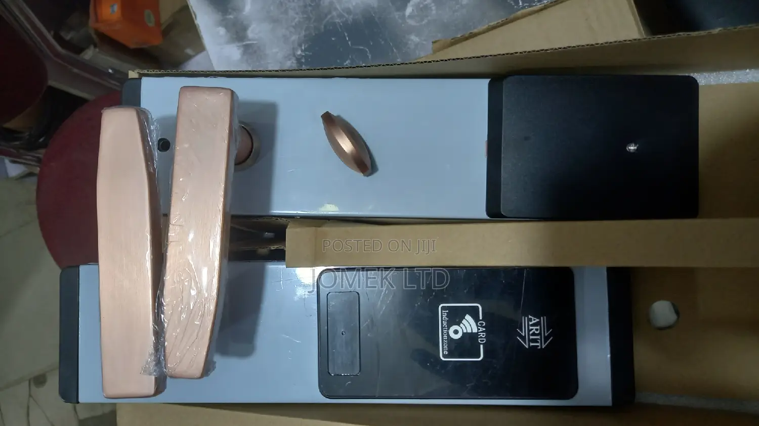 Hotel Door Lock
Electronic Lock With RFID Card Acces Control